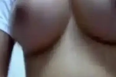 Gadis Semok Cantik Pasrah Goyang Posisi Atas poster