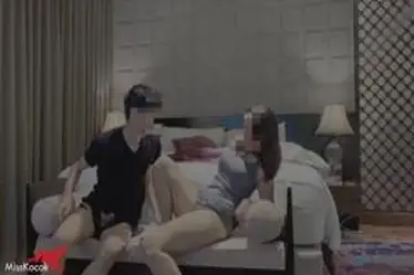 Tante Mamah Tiri Cantik Pasrah Goyang Kasur poster